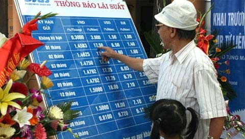 "Ngòi nổ" lãi suất là sự trục lợi của ngân hàng lớn