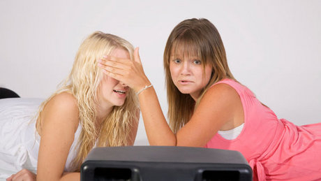 Giáo dục giới tính tuổi teen: cấm đoán hay cởi mở?