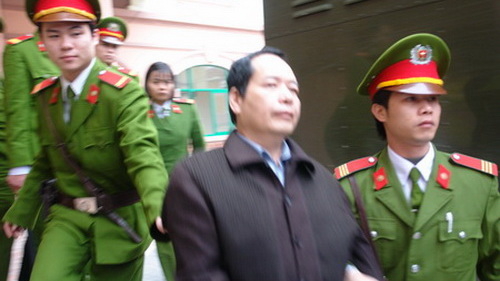 Y án 9 năm tù với "hiệu trưởng mua dâm"