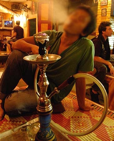'Cơn lốc' hút shisha của giới trẻ Hà thành