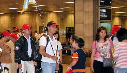 Tranh giành lệ phí cấp thẻ hướng dẫn viên