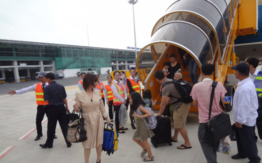 'Choáng' vì giá tàu, máy bay tết