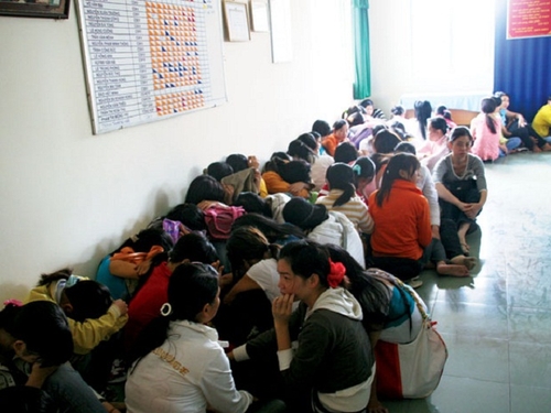 Xót xa dâu Việt xứ người