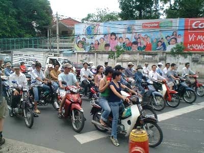 Tư duy “hạ tầng giao thông chỉ để phục vụ... xe máy”