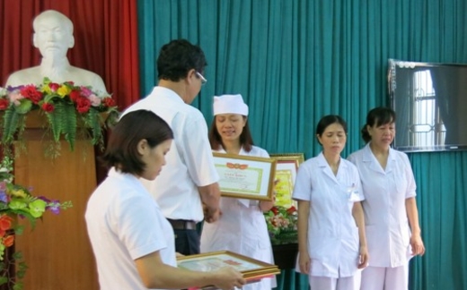 Ngành y thưởng người tố ’nhân bản’ xét nghiệm 320.000đồng vì nghèo?