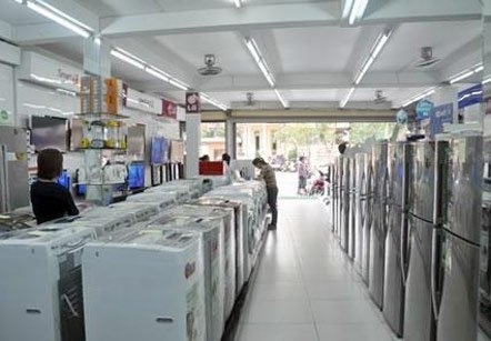 Siêu thị điện máy: Giảm giá rồi bán cả DN