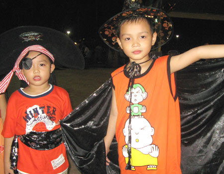 Một số hình ảnh đặc sắc về đêm hội Halloween ở HN & TPHCM