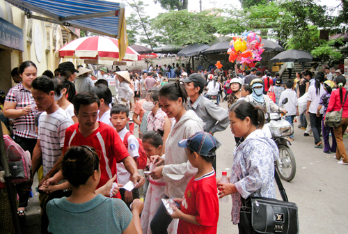 TP.HCM: Kẹt phà Cát Lái, Bình Khánh; Hà Nội: tắc đường
