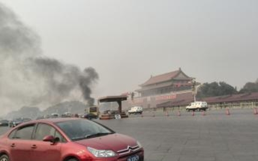 Bắc Kinh: Xe jeep bốc cháy lao vào Thiên An Môn làm 5 người chết