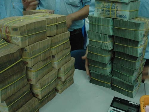 Khẩn cấp “điều trị” lãi suất