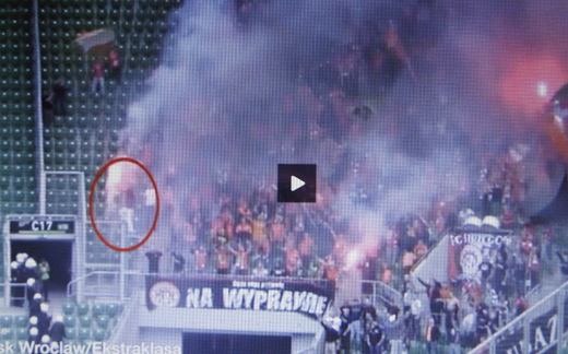 Người hâm mộ bị đốt cháy như ngọn đuốc