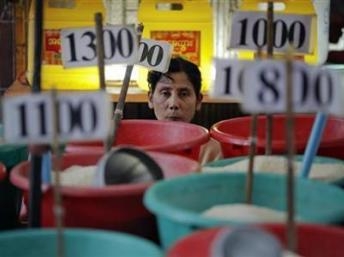 Hoa Kỳ triển hạn một năm lệnh cấm nhập khẩu hàng Miến Điện