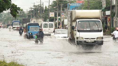 Gấp rút nâng cấp cầu, đường chở bôxit