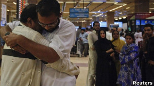 Pakistan điều tra vụ máy bay rơi