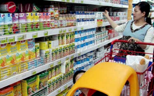 Sữa ngoại giá cao do chi đậm vào hoa hồng, quảng cáo