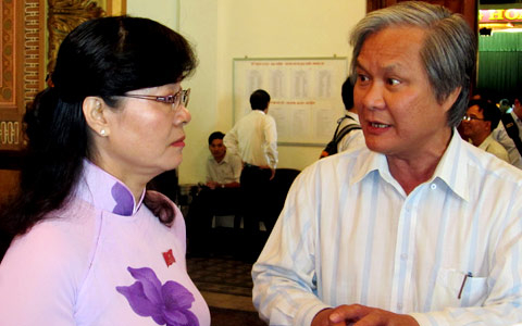 Sợ bệnh viện nội, dân 'giẫm gai cũng phải ra nước ngoài chữa trị'