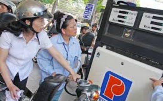 Ai tiếp sức cho độc quyền xăng dầu?