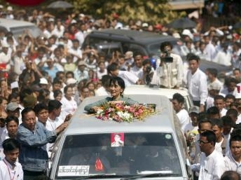 Aung San Suu Kyi bắt đầu chiến dịch tranh cử
