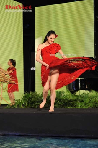 Chân dài Việt sẽ … lột trần trên sân khấu?