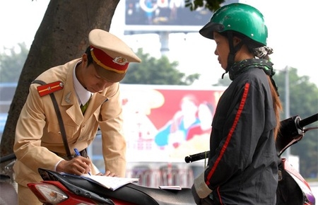 1.700 tỷ đồng tiền phạt bồi dưỡng cảnh sát giao thông: Cơ sở nào?