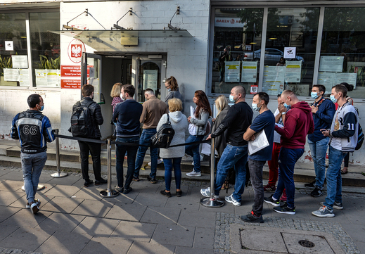 12 đề xuất cực kỳ bất lợi cho người nước ngoài ở Ba Lan của liên minh PiS và Konfederacja