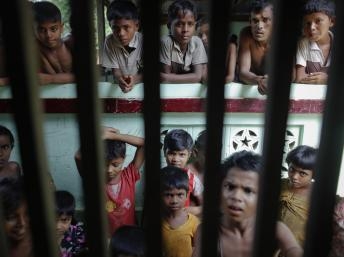 Miến Điện bị tố cáo bắn vào người thiểu số Hồi giáo Rohingya