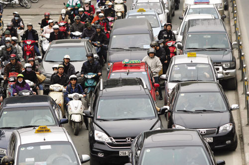 Tăng phí để tận thu?