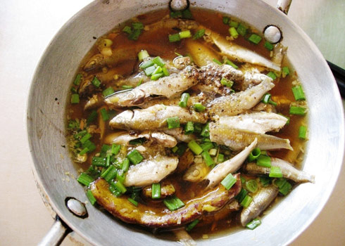 Cá linh non, món ăn ngon mùa nước nổi miền Tây