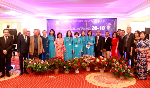 Mừng ngày phụ nữ Việt Nam 20-10 tại Warszawa, Ba Lan.