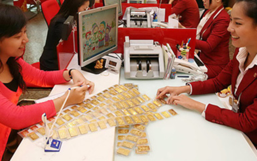 Thừa tiền, dân gom vàng nhà nước phòng thân