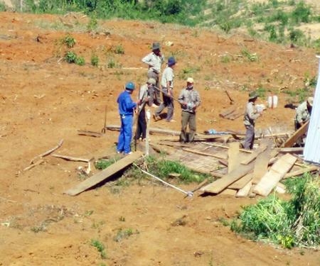 Ông Chủ tịch huyện ơi, sao dân khổ thế này!