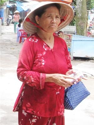 Xẻ nhà dân bán đấu giá