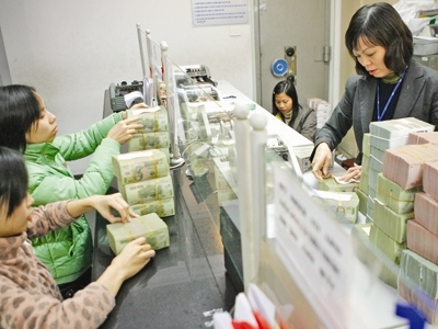 Phình nợ xấu, ngân hàng giảm lãi