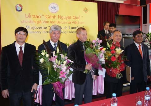 Vinh danh các nhà thơ, dịch giả văn học Ba Lan_Việt Nam