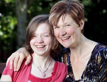 Cô bé 13 mắc bệnh của cụ già 70