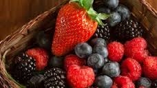 Rau quả ở chợ Bronisze giảm giá mạnh.