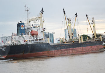 Bán tháo đội tàu triệu đô