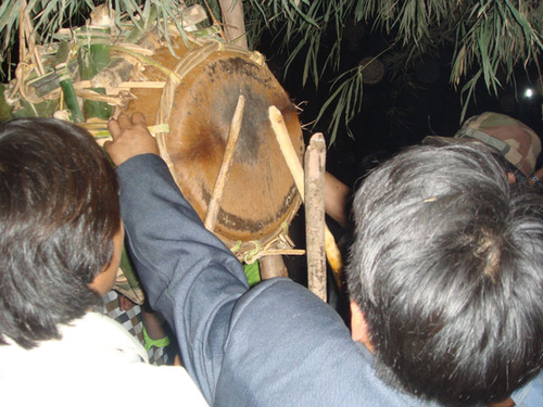 Tộc người mê yêu