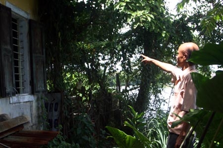 Sông nuốt nhà, dân mỏi mòn chờ tái định cư