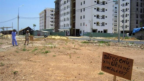 Dưới bán đất, trên thu hồi, dân lãnh đủ