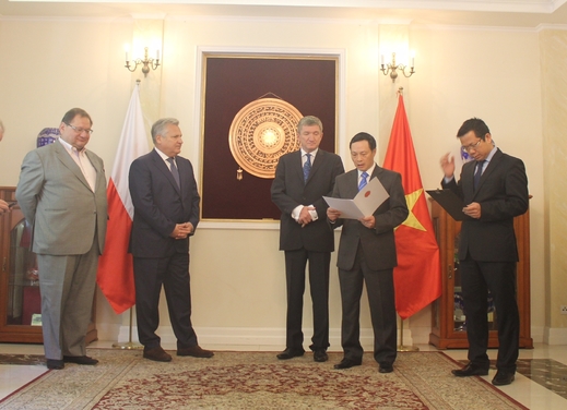 Trao Huân chương Hữu nghị cho ông Jerzy Wenderlich, nguyên Phó Chủ tịch Quốc hội Ba Lan