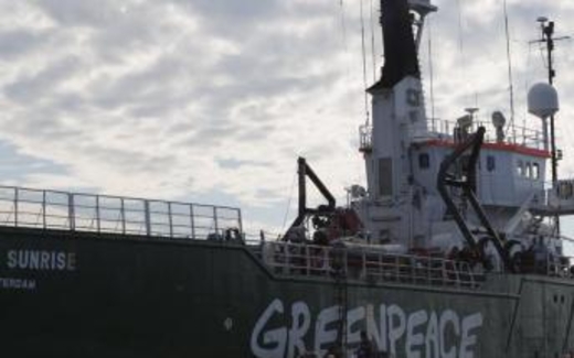 Tư pháp Nga quyết định tống giam một phát ngôn viên của Greenpeace