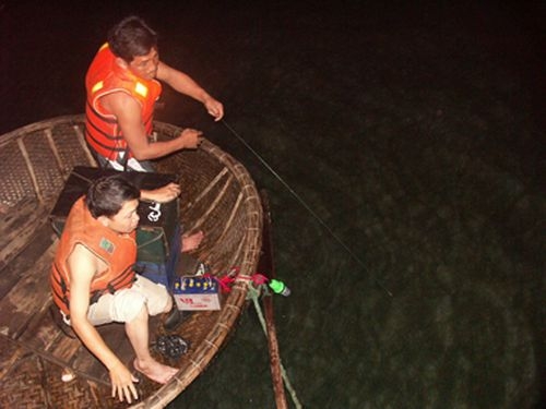 Câu mực đêm trên biển Cửa Lò