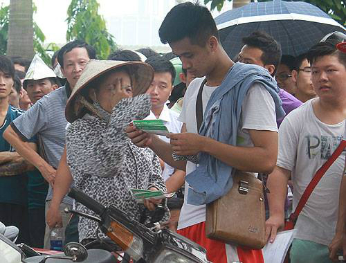 Giá vé xem U19 Việt Nam tăng 30 lần