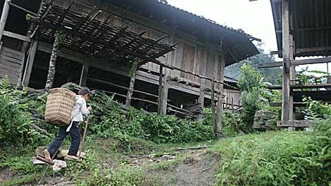 Những đứa trẻ “chân dài” trên đỉnh Tả Củ Tỷ