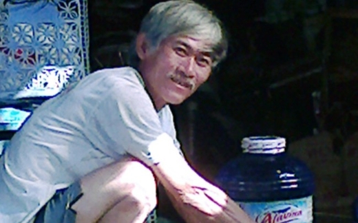 Miền Trung: Hàng chục ngàn dân chới với trong biển lũ