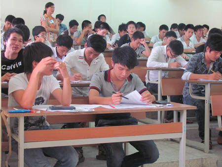 Sinh viên ĐH công lập sẽ phải “bù thu”