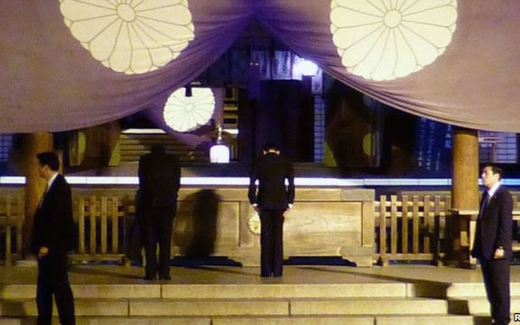 Các nước láng giềng giận dữ vì giới chức Nhật thăm đền Yasukuni