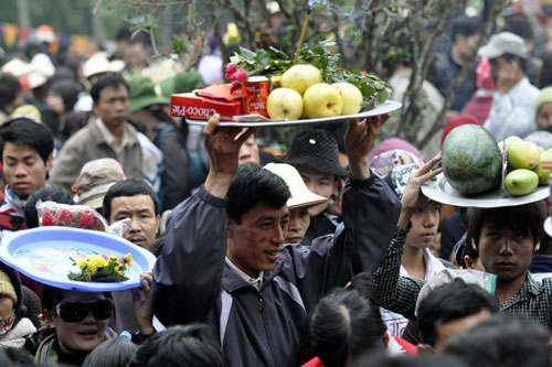 Bát nháo lễ hội đầu năm