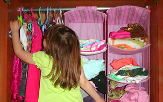 Bớt ăn sắm hàng hiệu để con khỏi tủi thân